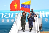 Vietnamese Soldiers Carrying Compassion to Earthquake Zone 